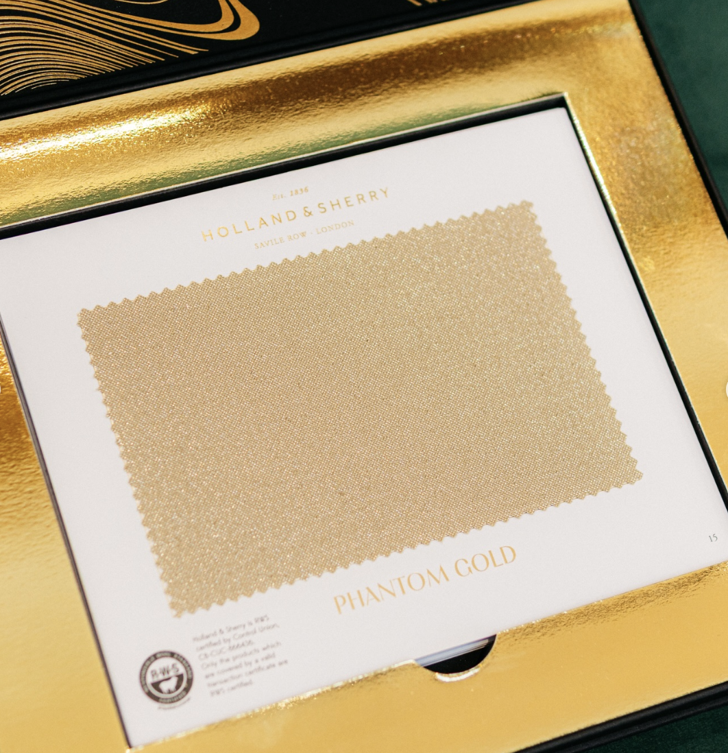 Phantom Gold — goldfarbenes Tuch